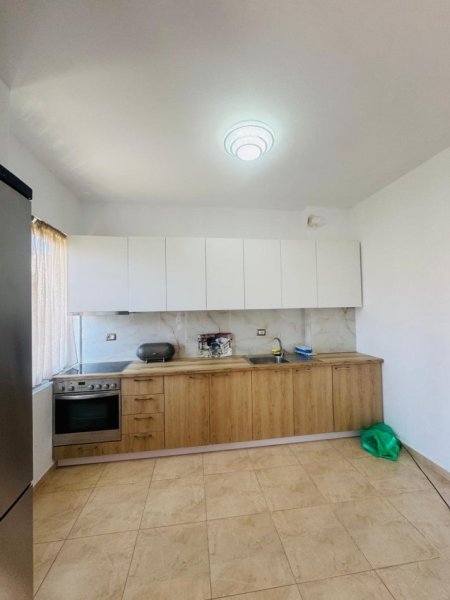 Tirane, jepet me qera apartament 2+1+Ballkon Kati 2, 120 m² 600 € 