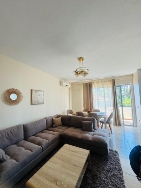 Tirane, jepet me qera apartament 2+1+Ballkon Kati 2, 120 m² 600 € 