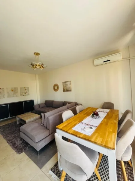 Tirane, jepet me qera apartament 2+1+Ballkon Kati 2, 120 m² 600 € 