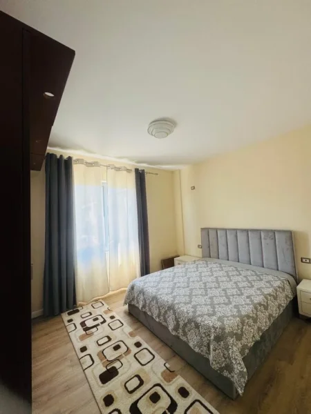 Tirane, jepet me qera apartament 2+1+Ballkon Kati 2, 120 m² 600 € 