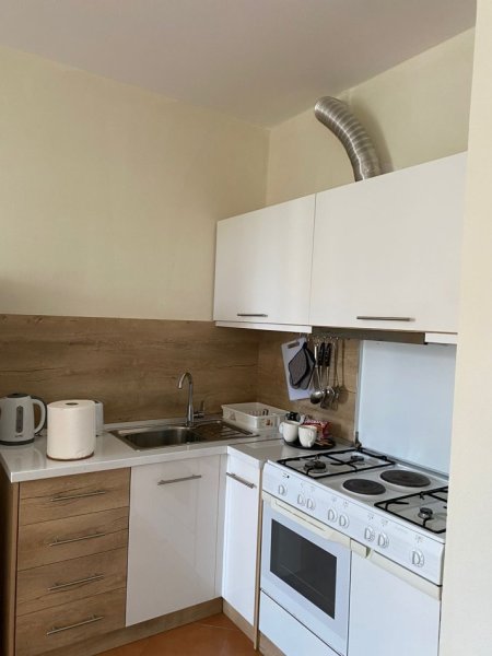 Tirane, jepet me qera garsonier Kati 4, 35 m² 550 € (Rr. E Elbasanit te Gjuhet e Huaja)