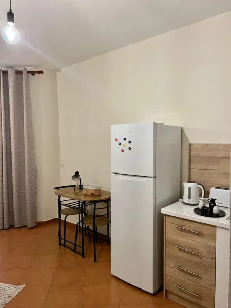 Tirane, jepet me qera garsonier Kati 4, 35 m² 550 € (Rr. E Elbasanit te Gjuhet e Huaja)