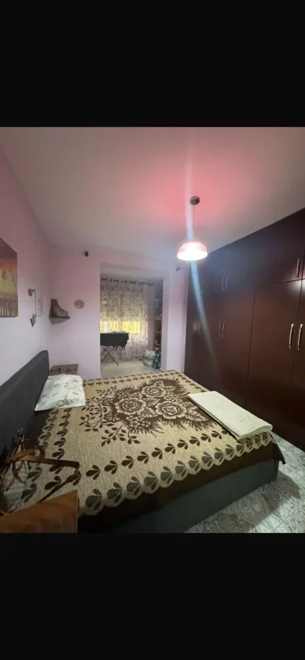 Tirane, jap me qera apartament 1+1 gati 2+1 Kati 1, 65 m² 500 € (Brryli te bar Votra)