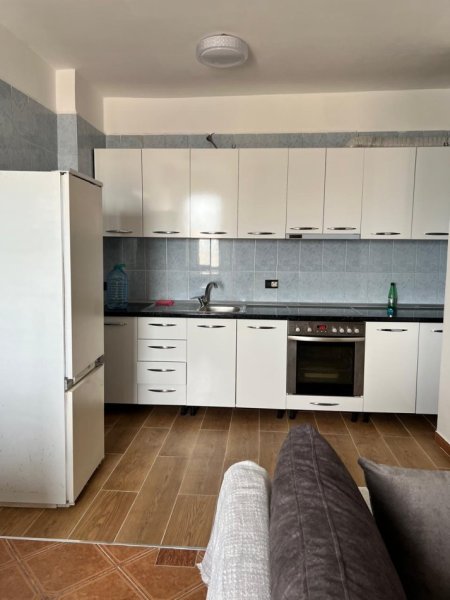 Shqiperi, jepet me qera apartament 2+1+Aneks+Ballkon Kati 10, 100 m² 620 € (Rr. E Kavajes perballe Delijorgjit)