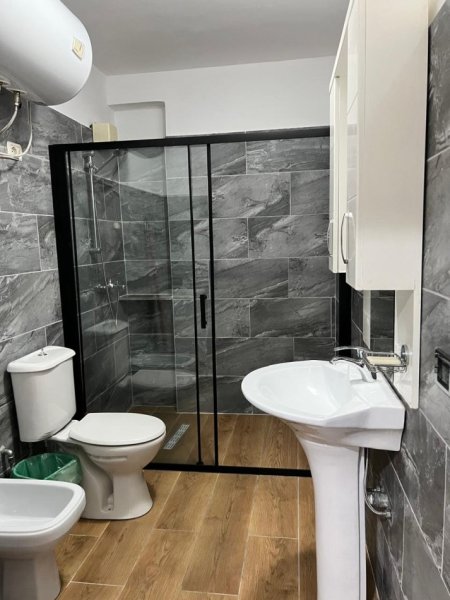 Shqiperi, jepet me qera apartament 2+1+Aneks+Ballkon Kati 10, 100 m² 620 € (Rr. E Kavajes perballe Delijorgjit)