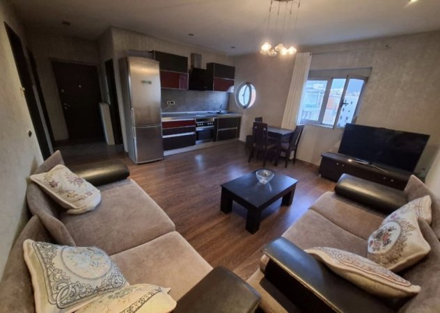 Tirane, jepet me qera apartament 2+1+Aneks+Ballkon Kati 4, 80 m² 650 € (Rr. Bardhyl te Bar Oslo)