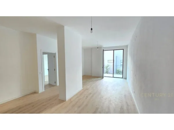 Tirane, jepet me qera zyre Kati 2, 105 m² 2.000 € (Rr. Kosovareve , Kompleksi Dinamo)
