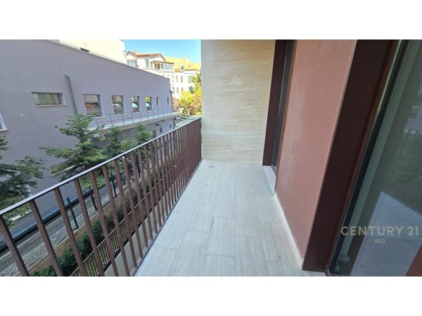 Tirane, jepet me qera zyre Kati 2, 105 m² 2.000 € (Rr. Kosovareve , Kompleksi Dinamo)