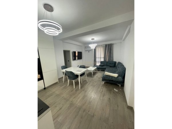 Tirane, jepet me qera apartament 2+1+Aneks+Ballkon Kati 4, 103 m² 620 € (Astir)