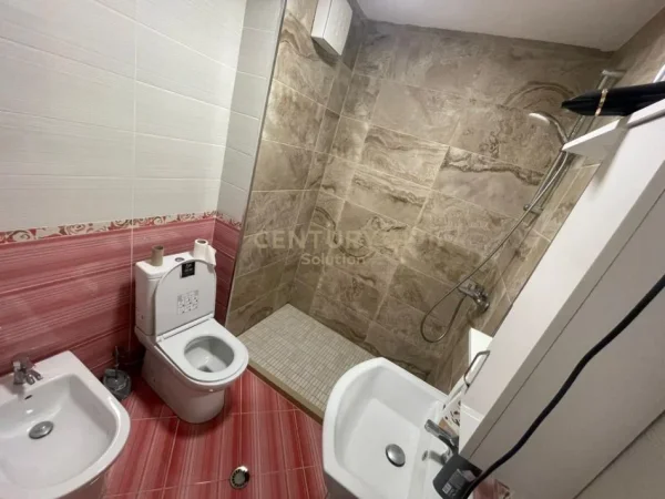 Tirane, jepet me qera apartament 2+1+Aneks+Ballkon Kati 4, 103 m² 620 € (Astir)