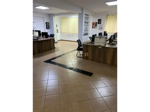 Tirane, jepet me qera zyre Kati 2, 120 m² 800 € (Neom121979)