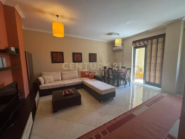 Tirane, jepet me qera apartament 1+1+Aneks+Ballkon Kati 4, 75 m² 550 € (Neom121896)