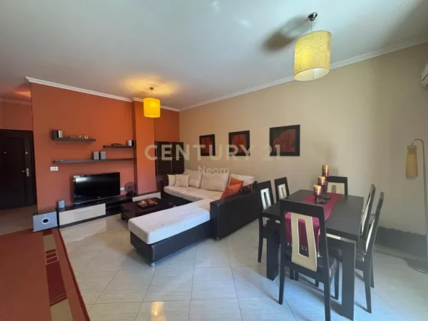 Tirane, jepet me qera apartament 1+1+Aneks+Ballkon Kati 4, 75 m² 550 € (Neom121896)
