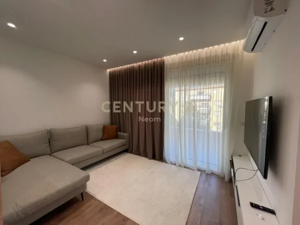 Tirane, jepet me qera apartament 2+1+Aneks+Ballkon Kati 1, 77 m² 700 € (Neom121975)
