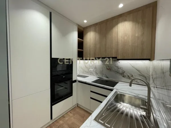 Tirane, jepet me qera apartament 2+1+Aneks+Ballkon Kati 1, 77 m² 700 € (Neom121975)