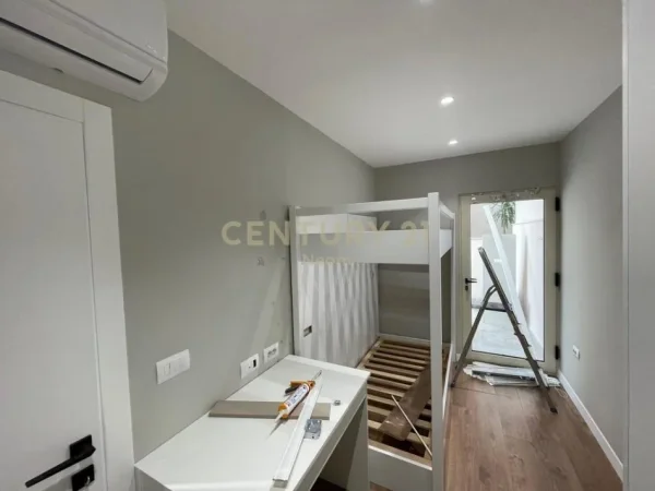 Tirane, jepet me qera apartament 2+1+Aneks+Ballkon Kati 1, 77 m² 700 € (Neom121975)