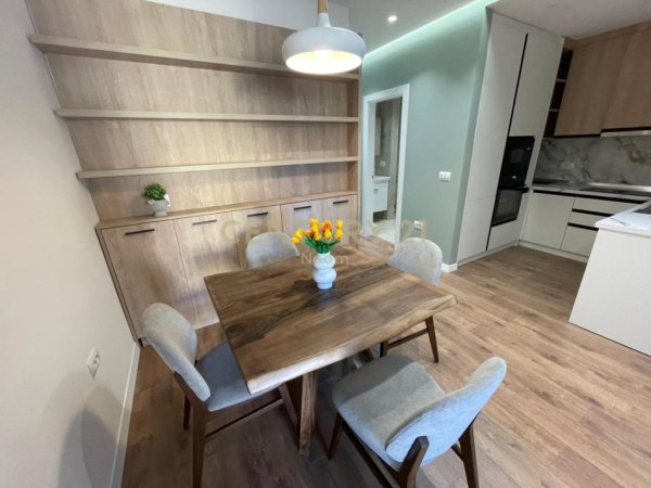 Tirane, jepet me qera apartament 2+1 Kati 1, 77 m² 700 € 
