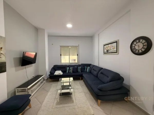 Tirane, jepet me qera apartament 2+1 Kati 1, 115 m² 650 € 