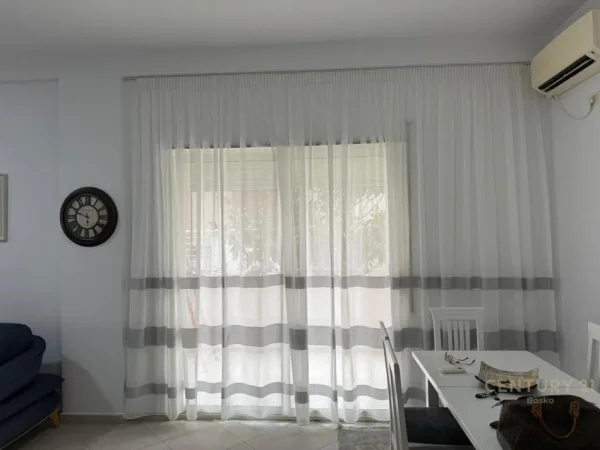Tirane, jepet me qera apartament 2+1 Kati 1, 115 m² 650 € 