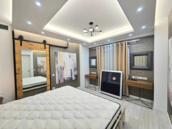 Tirane, jepet me qera apartament 2+1 Kati 4, 128 m² 1.500 € 