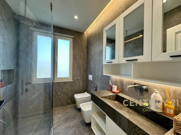 Tirane, jap me qera apartament 2+1 Kati 4, 168 m² 1.800 € 