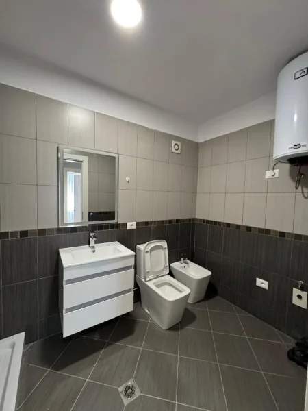 Tirane, shes apartament 2+1 Kati 3, 94 m² 135.000 € (Fresku)