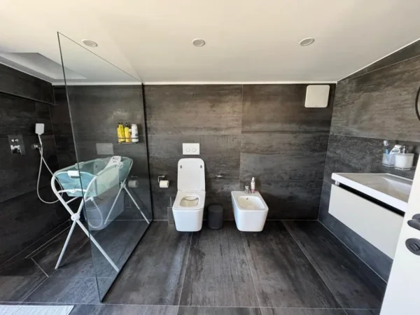 Tirane, jepet me qera apartament duplex Dublex Kati 5, 150 m² 1.400 € (Rezidenca Kodra e Diellit, Tiranë)
