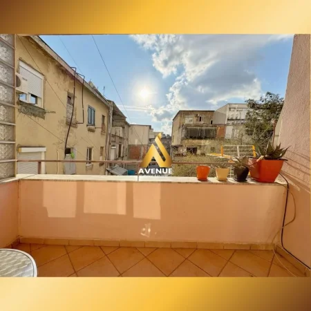 Tirane, jepet me qera apartament 1+1+Ballkon Kati 2, 70 m² 600 € (perlat rexhepi)