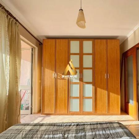 Tirane, jepet me qera apartament 1+1+Ballkon Kati 2, 70 m² 600 € (perlat rexhepi)