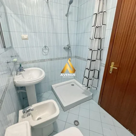Tirane, jepet me qera apartament 1+1+Ballkon Kati 2, 70 m² 600 € (perlat rexhepi)