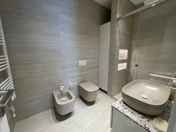 Tirane, jepet me qera apartament 2+1 Kati 2, 105 m² 1.500 € 