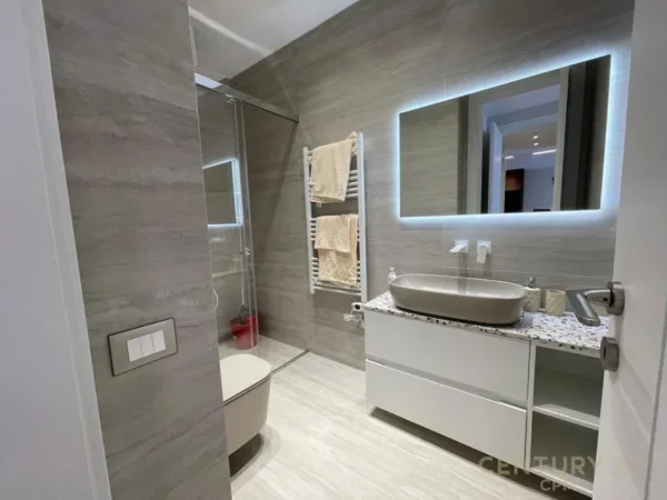 Tirane, jepet me qera apartament 2+1 Kati 2, 105 m² 1.500 € 
