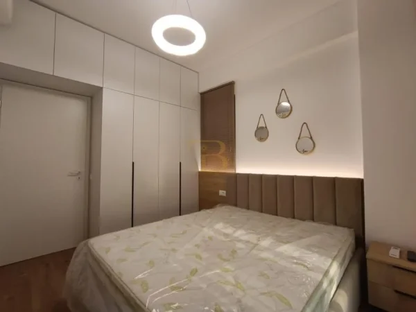 Tirane, jepet me qera apartament 1+1 , 60 m² 450 € 