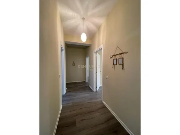 Tirane, jepet me qera apartament 2+1 Kati 1, 116 m² 700 € 