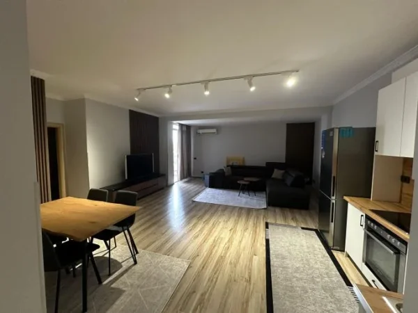 Tirane, jepet me qera apartament 2+1+Aneks+Ballkon Kati 5, 108 m² 700 € (Komuna e parisit)