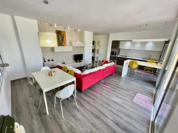 Tirane, jepet me qera apartament 2+1 Kati 2, 145 m² 900 € 