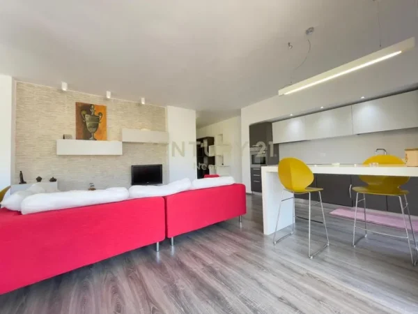 Tirane, jepet me qera apartament 2+1 Kati 2, 145 m² 900 € 