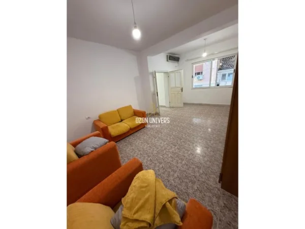 Tirane, jepet me qera ambjent biznesi Kati 2, 95 m² 700 € (Myslym Shyri)