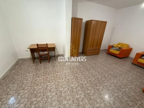 Tirane, jepet me qera ambjent biznesi Kati 2, 95 m² 700 € (Myslym Shyri)