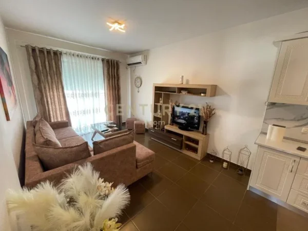 Tirane, jepet me qera apartament 2+1 Kati 2, 95 m² 650 € 