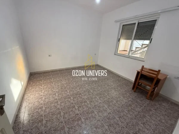 Tirane, jepet me qera ambjent biznesi Kati 2, 95 m² 700 € (Myslym Shyri)