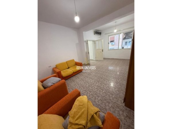 Tirane, jepet me qera ambjent biznesi Kati 2, 95 m² 700 € (Myslym Shyri)