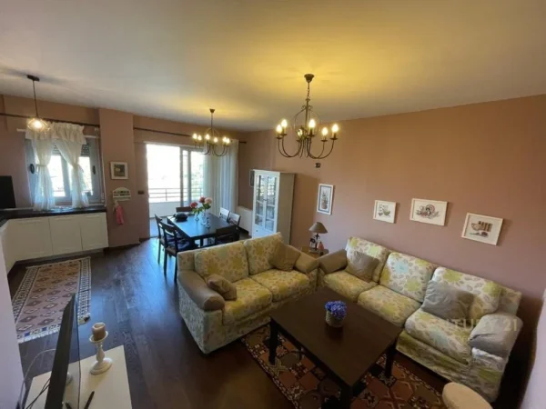 Tirane, jepet me qera apartament 2+1 Kati 4, 109 m² 900 € 