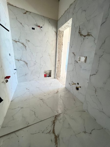 Tirane, shitet apartament 1+1 Kati 10, 53 m² 110.000 € (Pallati Henkes)