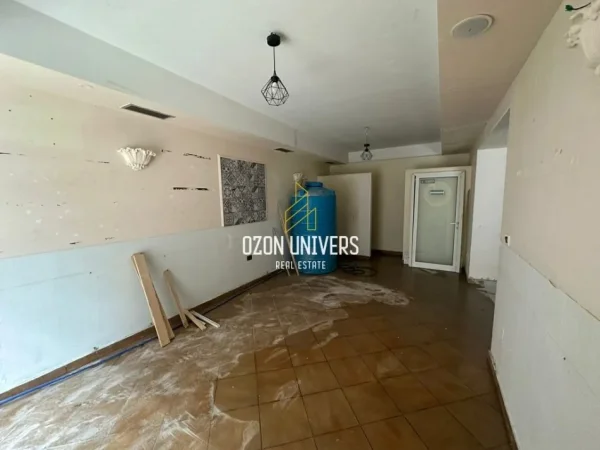 Tirane, jepet me qera ambjent biznesi Kati 0, 91 m² 1.200 € (Stadiumi Dinamo)