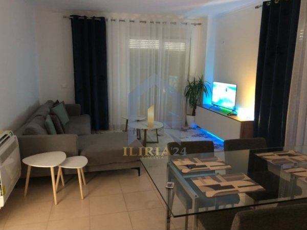 Tirane, jap me qera apartament 2+1+Ballkon Kati 4, 112 m² 650 € (5 Maj)