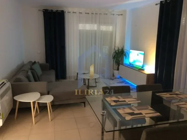 Tirane, jap me qera apartament 2+1+Ballkon Kati 4, 112 m² 650 € (5 Maj)