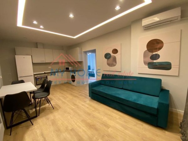 Tirane, jepet me qera apartament 2+1+Ballkon Kati 2, 80 m² 700 € (21 Dhjetori)