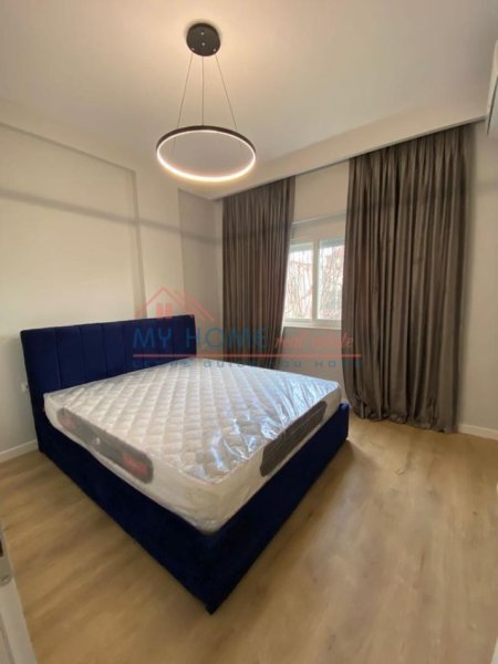 Tirane, jepet me qera apartament 2+1+Ballkon Kati 2, 80 m² 700 € (21 Dhjetori)