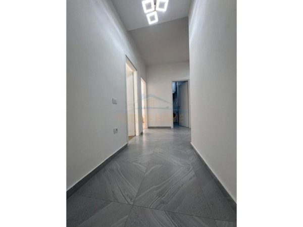Tirane, jepet me qera apartament 2+1 Kati 3, 105 m² 550 € 